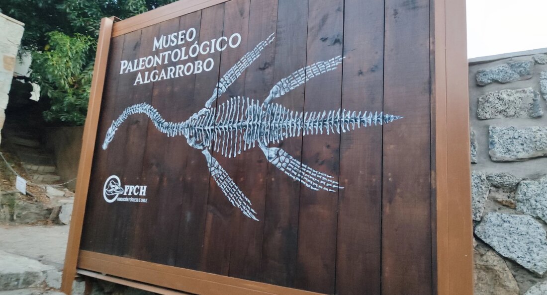 Letrero Museo Paleontológico de Algarrobo